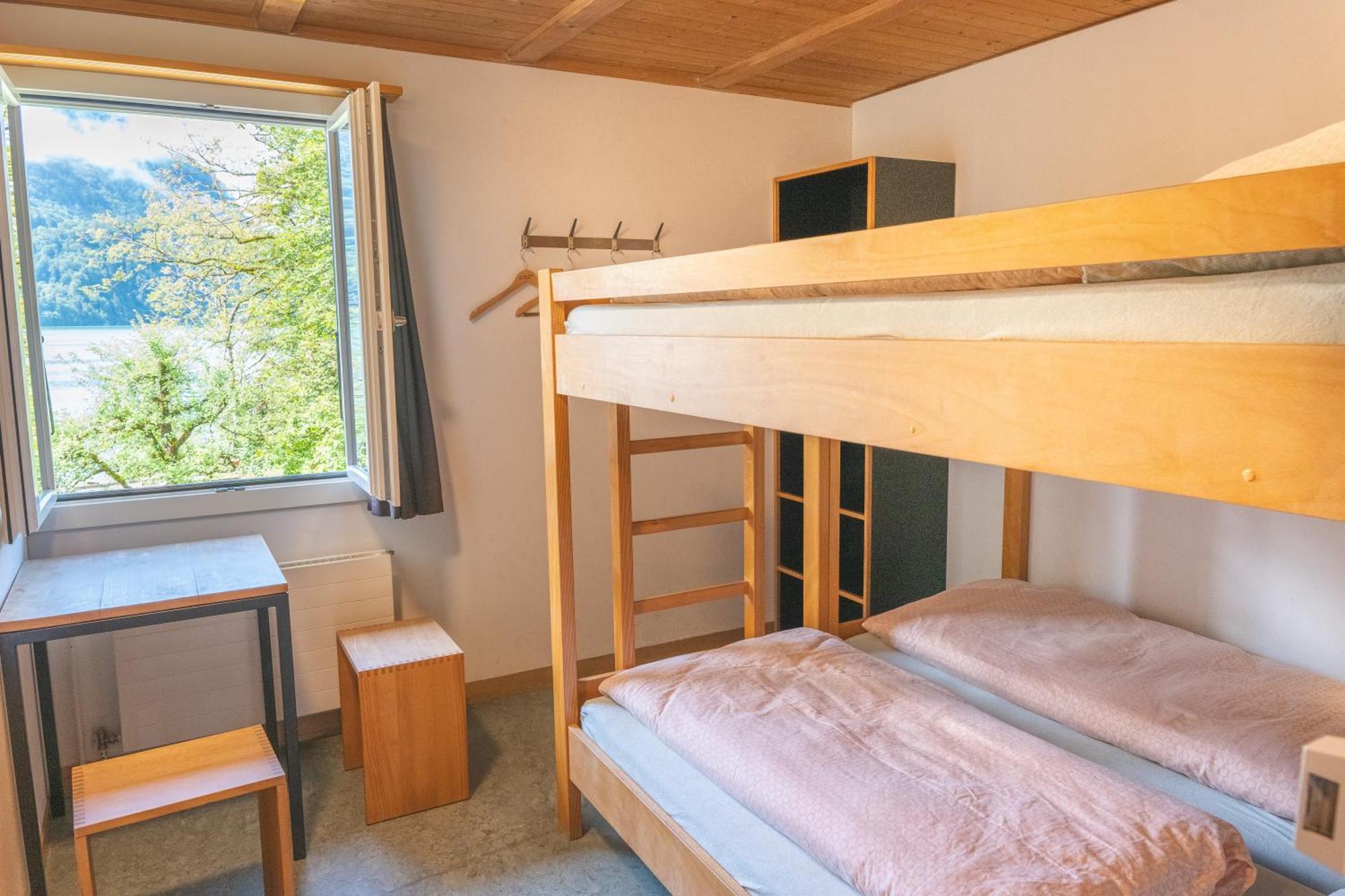 Vierbettzimmer mit Gemeinschaftsbad